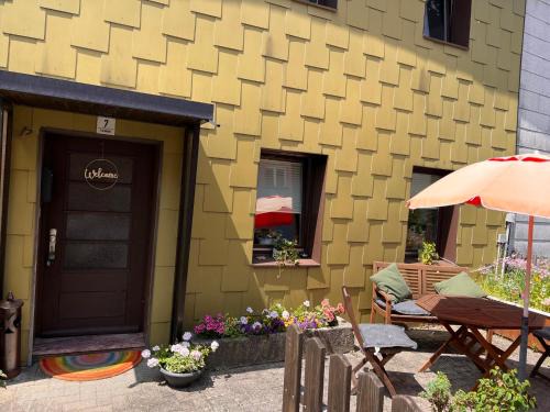 Lichtenberg Apartment | Pet-Friendly Gästehaus „Bei Emmi“ with Oceanfront Views