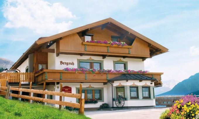 Vorderlanersbach House | Child-Friendly Gästehaus Bergruh with 9/10 Guest Rating