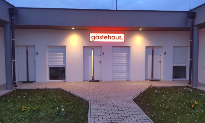 Marchegg Hotel | Guest-Rated 9/10: Enjoy Comfort at Gästehaus-Bernstein