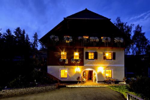 Murau House | Gästehaus Biobauernhof Mandl: Pet-Friendly Oceanfront Retreat