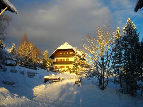 Baierdorf House | Highly Rated Gästehaus Bischof - Perfect for Families