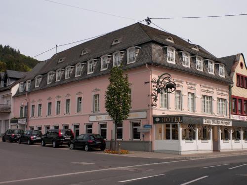 Adenau Hotel | Discover Gästehaus Blaue Ecke: Pet-Friendly Getaway
