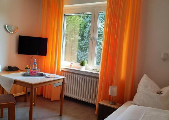 Velbert Hotel | Relax at Gästehaus Bleibergquelle with Hot Tub & Breakfast