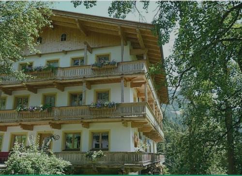Stummerberg House | Gästehaus Bonholz: Family-Friendly Retreat with Hot Tub