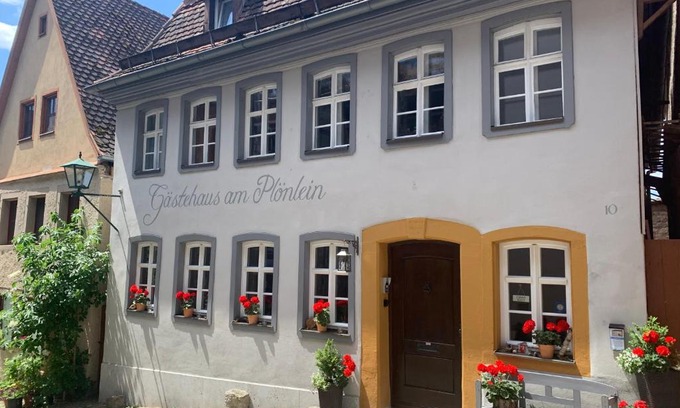 Schloßlein Apartment | Highly Rated Gästehaus am Plönlein - Pet & Child Friendly