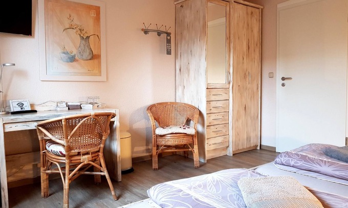 Kauslund Hotel | Comfortable Gästehaus Flensburg Engelsby with Breakfast Included