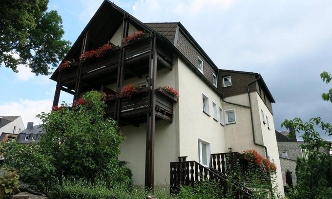 Bad Steben Apartment | Pet-Friendly Ferienwohnung Frankenhof with Ocean Views
