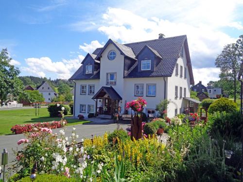 Bad Steben Apartment | Family-Friendly Retreat at Gästehaus Frankenwaldhof, Rated 9.5