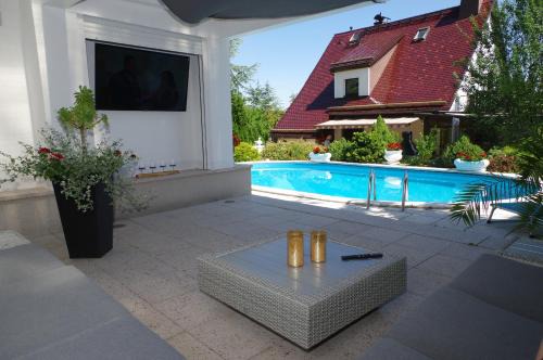 Neuwilthen House | Gästehaus Gaens: Family-Friendly Rooms with Pool & Hot Tub