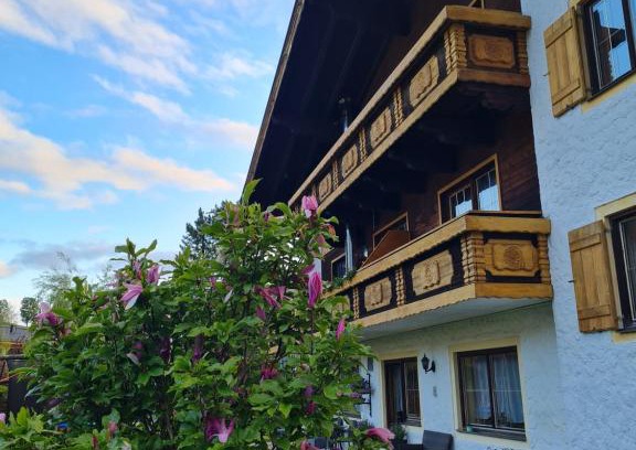 Werfenweng House | Gästehaus Gamsblick: Pet-Friendly Retreat with Great Ratings