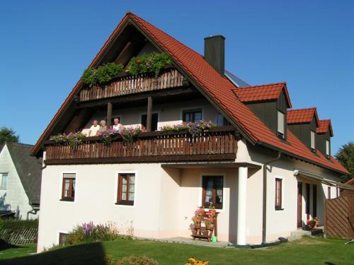 Neualbenreuth Apartment | Guest Rated 8.8: Gästehaus Gertraud with Breakfast Included