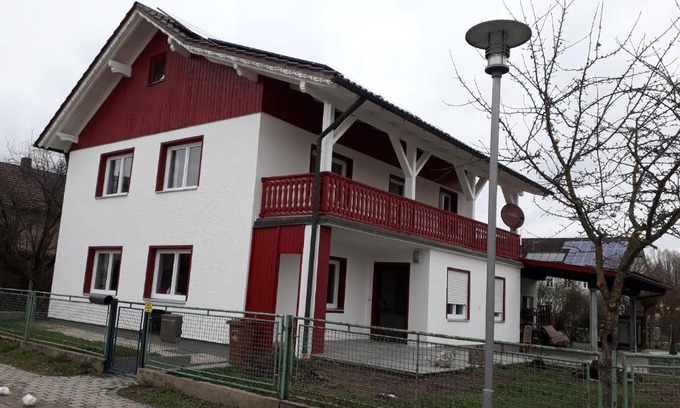 Aholfing House | Discover Gästehaus Grenzenlos: Oceanfront Family Retreat