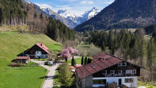 Oberstdorf House | Pet-Friendly Comfort at Gästehaus Gruben with Family Amenities