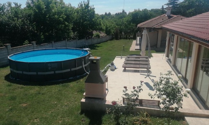 General Toshevo Apartment | Cozy Gästehaus in Preselentsi with Ocean View & Pool