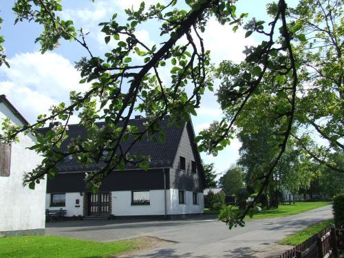Hellenthal House | Guest Rated 9/10: Family-Friendly Stay at Gästehaus Jütten