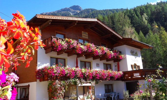 Unterlaengenfeld House | Gästehaus Judith: Family-Friendly Stay with Relaxing Hot Tub