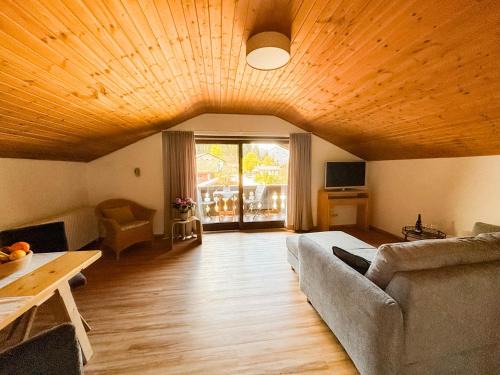 Klais Apartment | Oceanfront Gästehaus Kayetan - 4-Star Rated Getaway