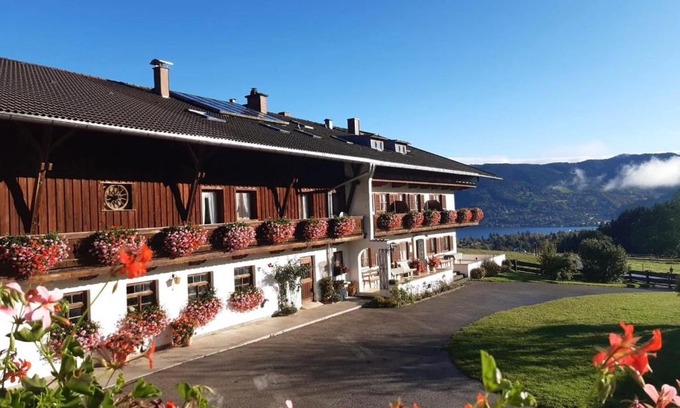 Bad Wiessee House | Highly Rated Gästehaus Kleinbuch: Your Ideal Getaway
