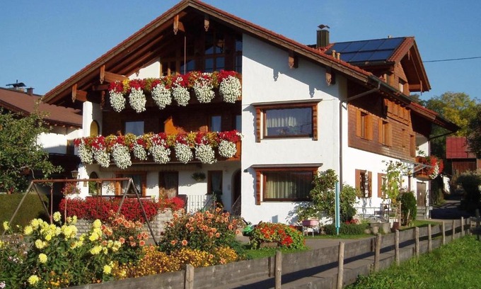Unterthalhofen Apartment | Oceanfront Gästehaus Koch: Rated 9.1/10, Family-Friendly Stay