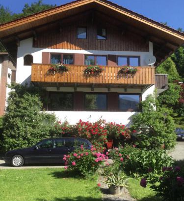 Kochel am See House | Cozy Gästehaus Kochelsee: Family-Friendly Retreat Awaits