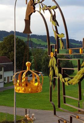 Schoenengrund Bed & Breakfast | Pet-Friendly Retreat at Gästehaus Krone with Family Comfort