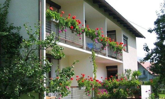 Mittertrixen Apartment | Welcoming Gästehaus Kuchernig: Pool, Breakfast & Hot Tub