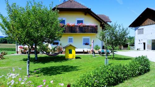 Klopein Apartment | Gästehaus Lipnik: Family-Friendly Retreat with Ocean Views