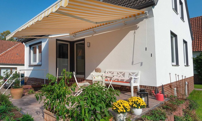 Stade House | Gästehaus Mahn: Ocean View Retreat with Perfect 10 Rating