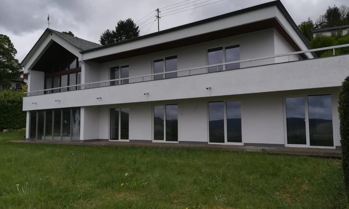 Zummeterhof Apartment | Pet-Friendly Gästehaus Moselpanorama with Great Amenities