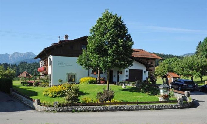 Eisenberg Apartment | Experience Family-Friendly Comfort at Gästehaus Nigg