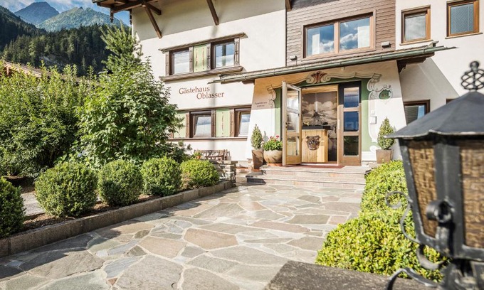 Mayrhofen House | Inviting Gästehaus Oblasser: Family-Friendly with Breakfast