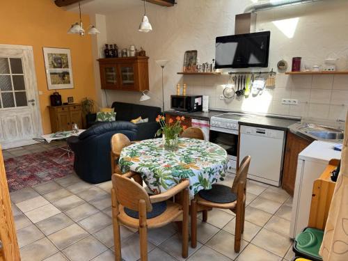 Dickel Apartment | Discover Gästehaus Peerhus Dönsel - Family & Pet-Friendly Stay