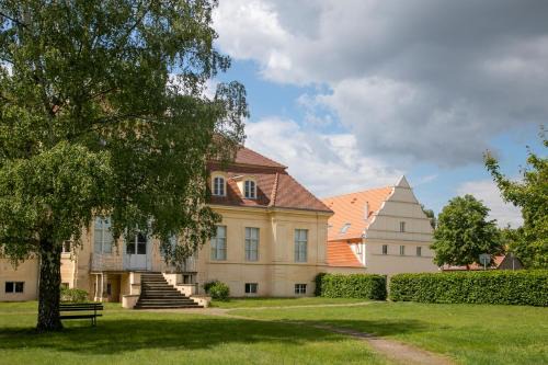 Wessendorf Hotel | Gästehaus Reckahn: Accessible Stay with Breakfast Included