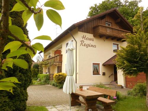 Bad Fuessing House | Budget-Friendly Gästehaus Regina: Child-Friendly Comfort
