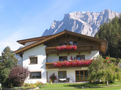 Biberwier Apartment | Oceanfront Gästehaus Renate: Family-Friendly Retreat