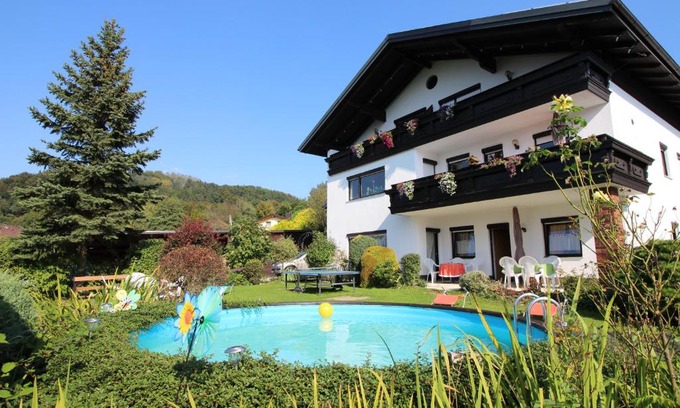 Kleinraming Bed & Breakfast | Gästehaus Schachnerhöhe: Pet-Friendly Oceanfront Retreat