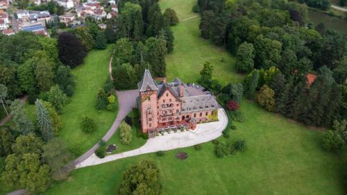 Mettlach Hotel | Discover Gästehaus Schloss Saareck: Family-Friendly Retreat