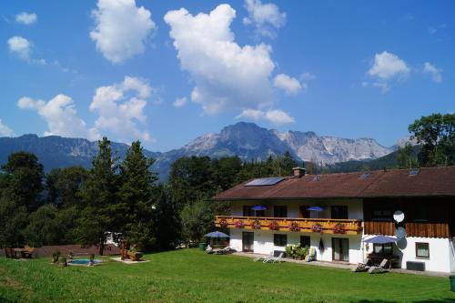 Marktschellenberg House | Gästehaus Schmuckenhof: Pet-Friendly Oceanfront Retreat