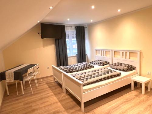 Sudstadt House | Gästehaus Schwabach: Pet-Friendly Retreat with Ocean Views