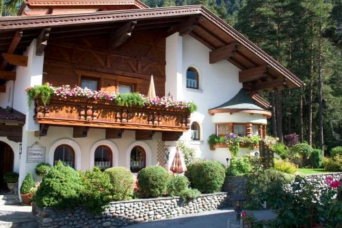 Unterlaengenfeld House | Family-Friendly Guests at Gästehaus Sissy: Rated 9.4/10