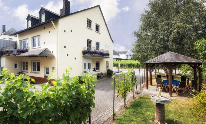 Trittenheim Apartment | Pet and Child-Friendly Retreat at Weingut Scholtes-Hammes
