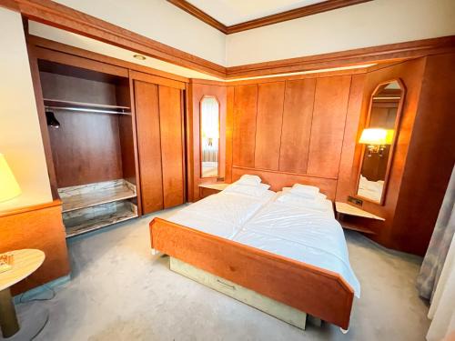 Rathaus House | Comfortable Stay at Gästehaus Sophienstraße with Great Amenities