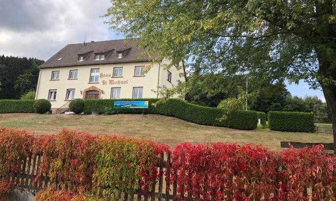 Mossautal House | Friendly Gästehaus St. Michael: Pet-Friendly Comfort Awaits