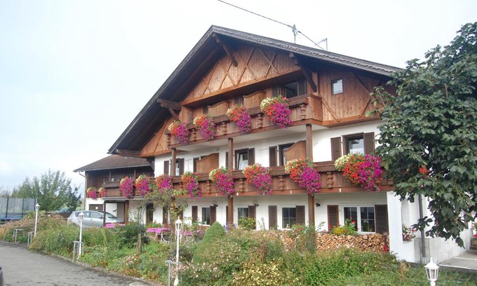 Schwangau House | Guest Rated: Gästehaus Stefanie With Family-Friendly Amenities