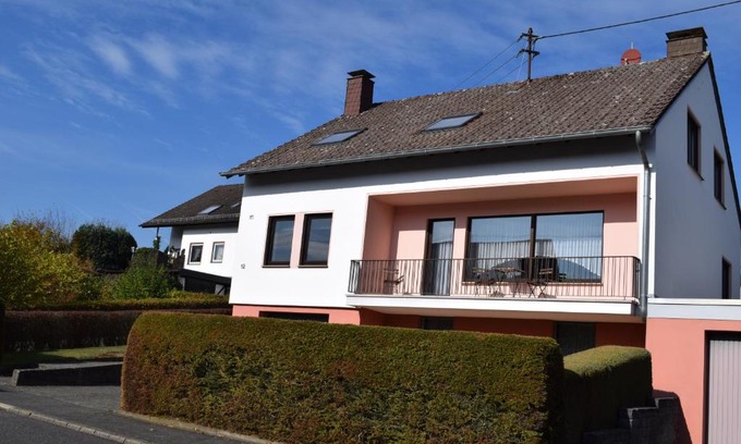 Kelberg Apartment | Oceanfront Haven: Gästehaus Sylvia with 9.6/10 Ratings