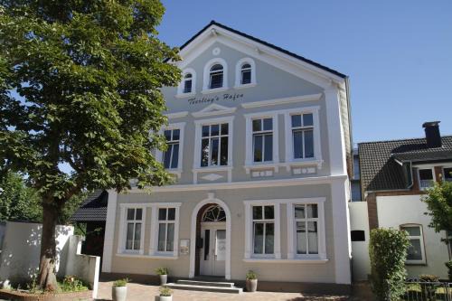 Borkum House | Oceanfront Retreat at Gästehaus Teerlings Hafen - 9.2/10