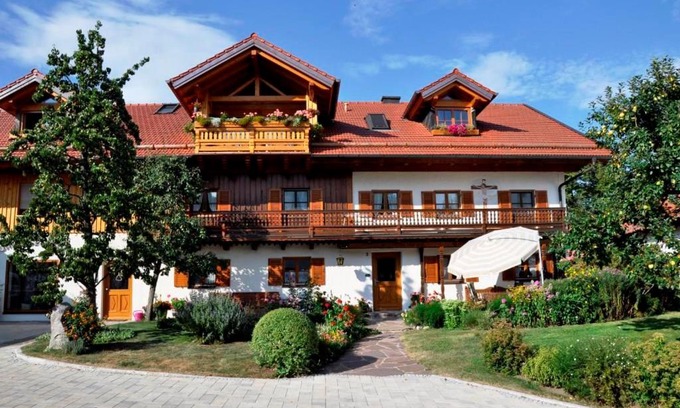 Gauting Apartment | Family-Friendly Gästehaus Walser with Exceptional 9.2 Rating