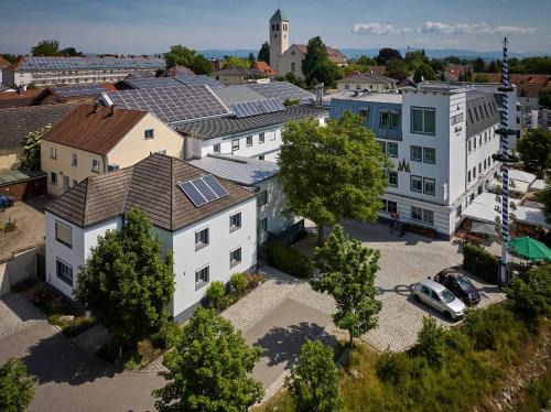Straubing Apartment | Relax at Gästehaus Wenisch: Pet-Friendly with Spa & Dining