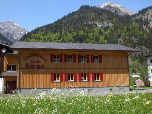 Wald am Arlberg Apartment | Oceanfront Gästehaus zum Bären with Pool & Breakfast