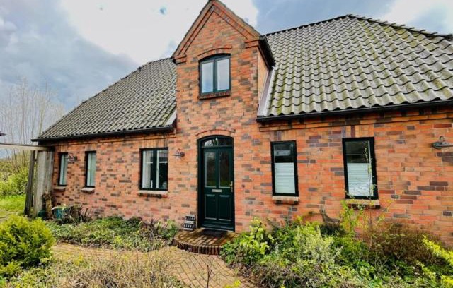 Hockensbull Apartment | Pet-Friendly Retreat at Gästehaus Zum Krug - Rated 9/10